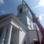 8 июля проведены работы по выправлению креста на колокольне